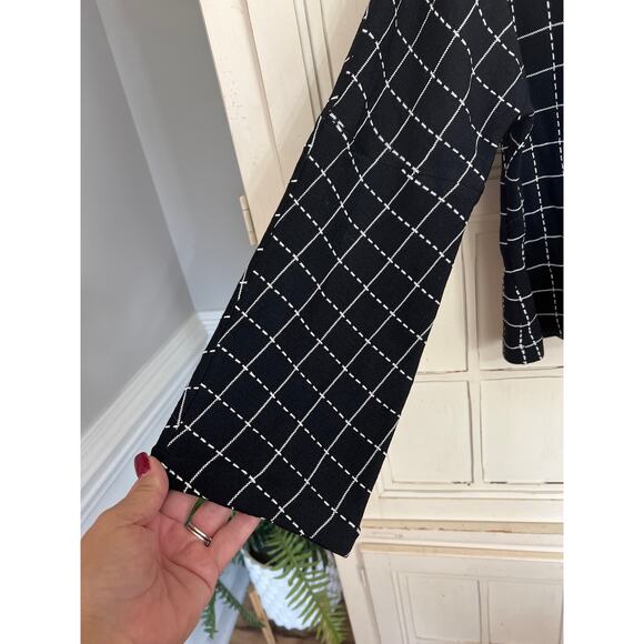 St.John by Marie Gray size 6 black & white zip up jacket sweater cardigan - Picture 2 of 4